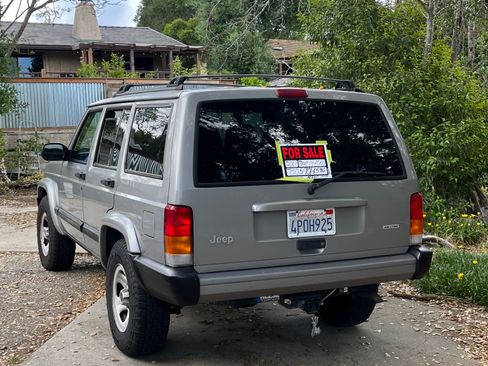 Used 2001 Jeep Cherokee Sport image 2