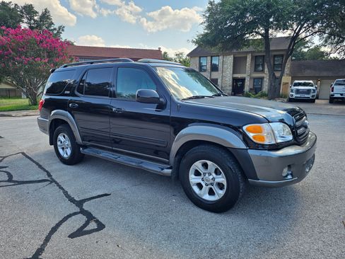 Used 2004 Toyota Sequoia SR5 RWD image 4