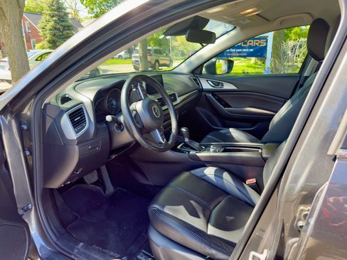 Used 2017 MAZDA MAZDA3 Touring FWD image 12
