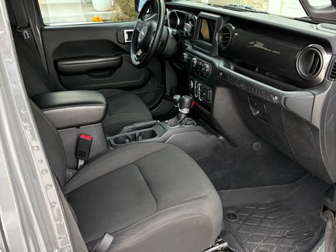 Used 2019 Jeep Wrangler Unlimited Sport image 15