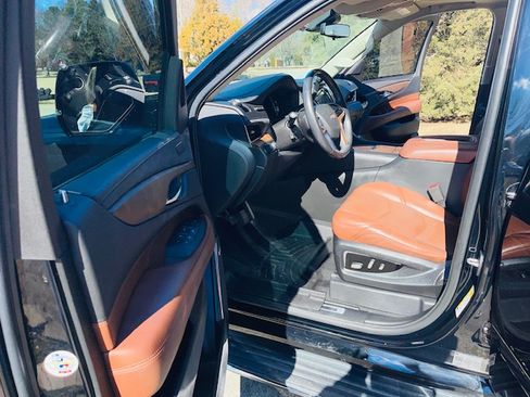 Used 2020 Cadillac Escalade Luxury w/ Escalade Sport Edition image 11