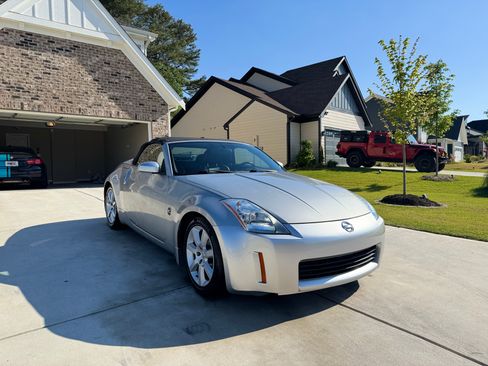 Used 2004 Nissan 350Z Touring RWD image 4
