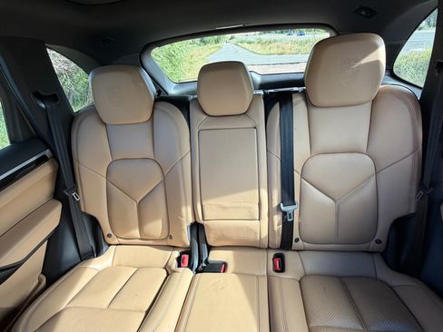Used 2018 Porsche Cayenne Platinum Edition AWD/4WD image 11