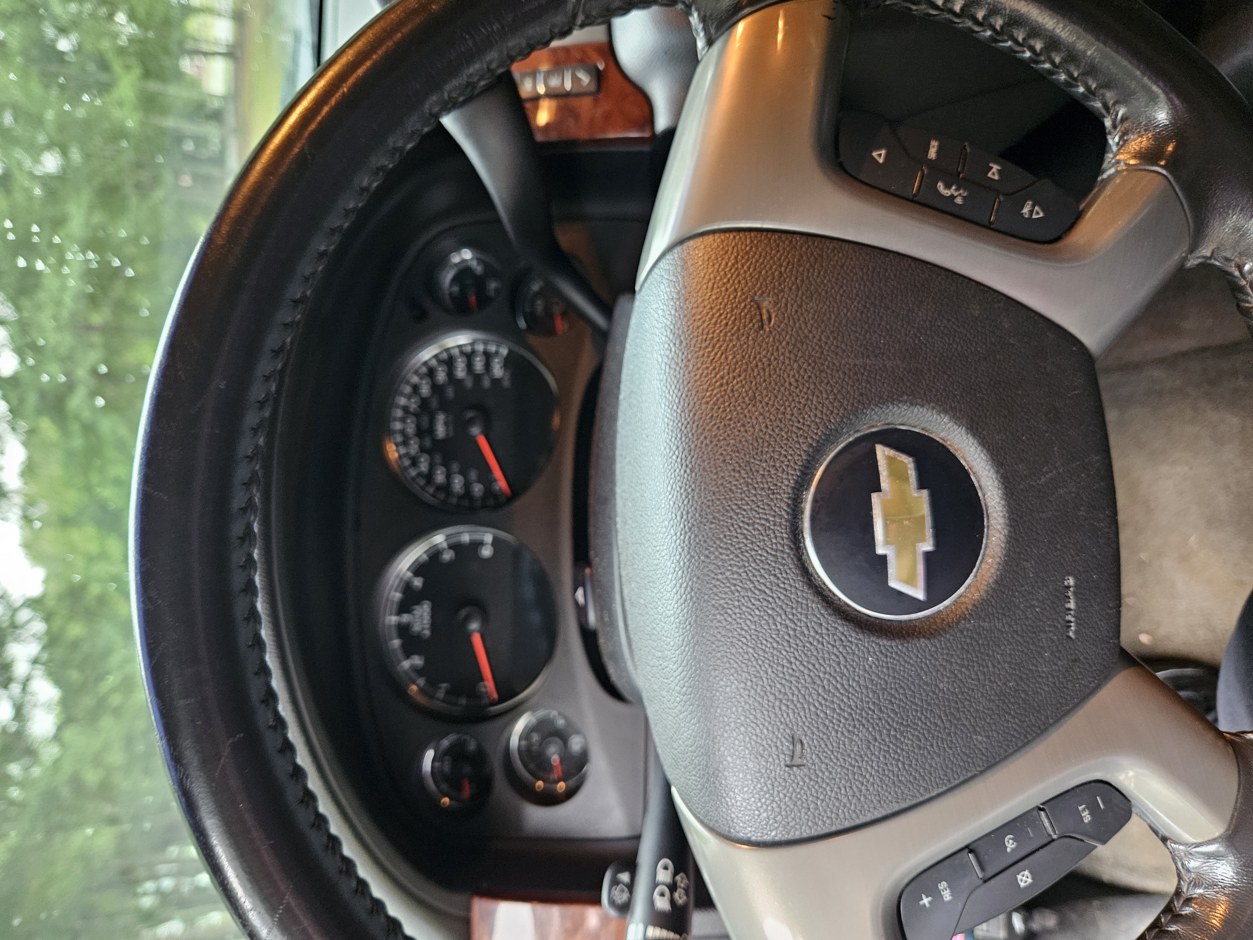Used 2011 Chevrolet Avalanche LT w/ Luxury Package AWD/4WD image 12