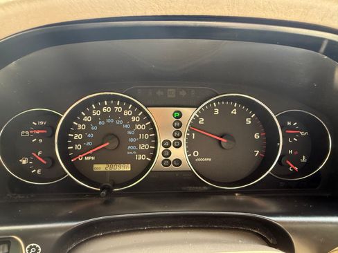 Used 2005 Toyota Land Cruiser AWD/4WD image 10