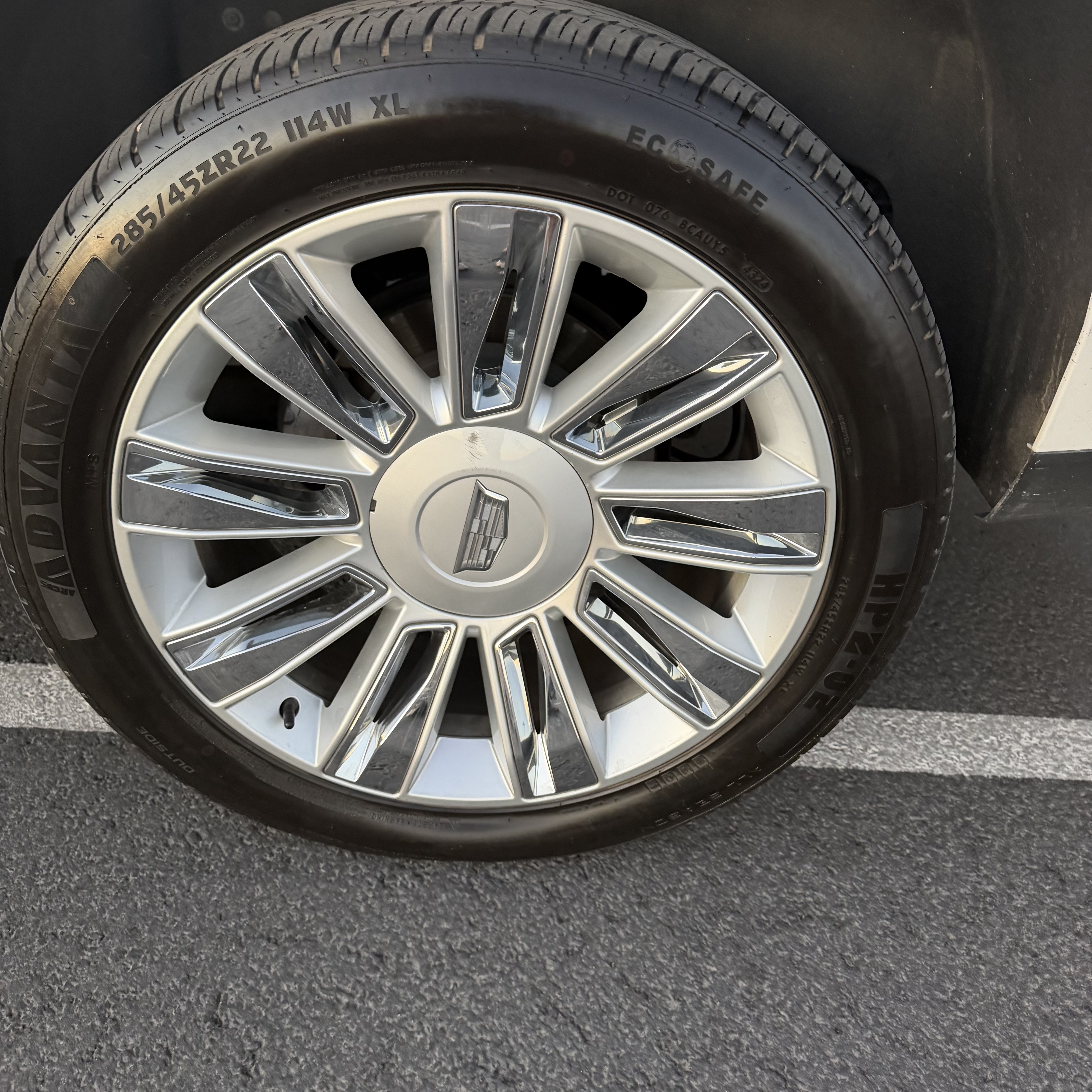Used 2018 Cadillac Escalade ESV Platinum AWD/4WD image 13