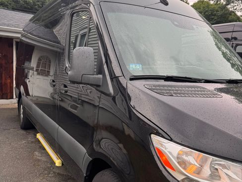 Used 2021 Mercedes-Benz Sprinter 2500 image 2