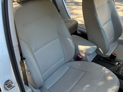 Used 2015 Volkswagen e-Golf SEL Premium FWD image 6