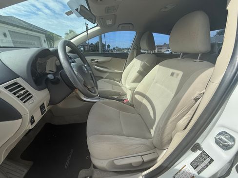 Used 2013 Toyota Corolla LE FWD image 9