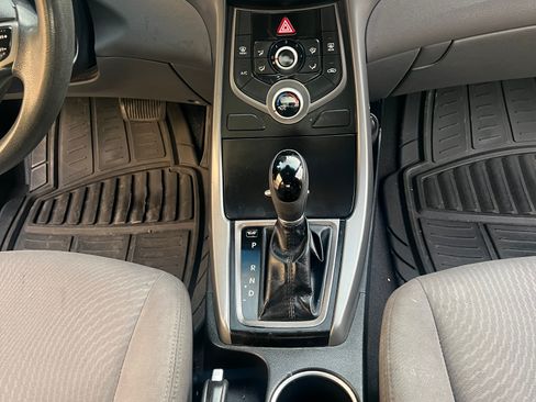 Used 2015 Hyundai Elantra SE image 27