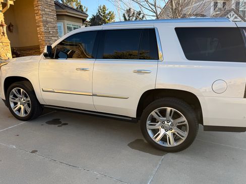 Used 2019 Cadillac Escalade Premium Luxury image 1