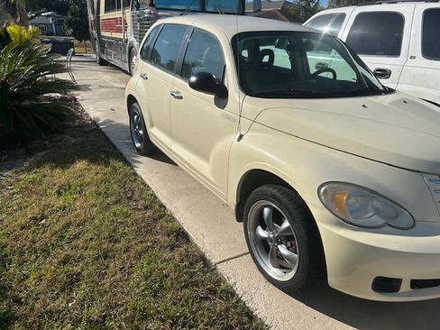 Used 2006 Chrysler PT Cruiser Sport Wagon 4D image 2