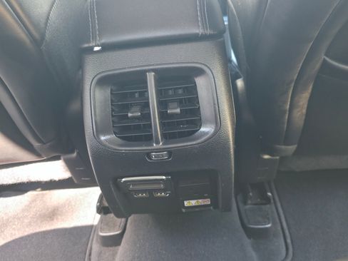 Used 2020 Jeep Cherokee Latitude Plus w/ Comfort/Convenience Group FWD image 19