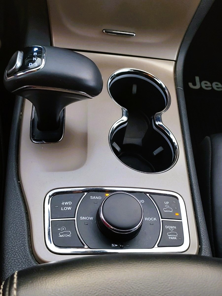Used 2014 Jeep Grand Cherokee Limited AWD/4WD image 23