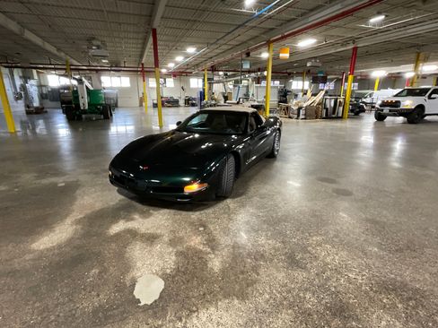 Used 2000 Chevrolet Corvette Convertible w/ Memory Pkg image 1