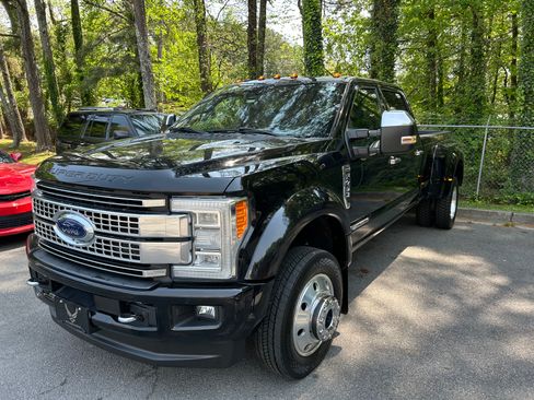 Used 2018 Ford F450 Platinum w/ Platinum Ultimate Package image 2