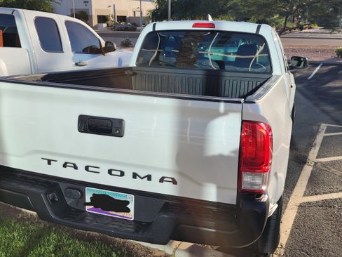 Used 2017 Toyota Tacoma 2WD Access Cab image 6