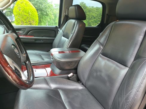 Used 2007 Cadillac Escalade AWD w/ Information Package image 9