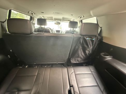 Used 2017 Chevrolet Suburban LT AWD/4WD image 6
