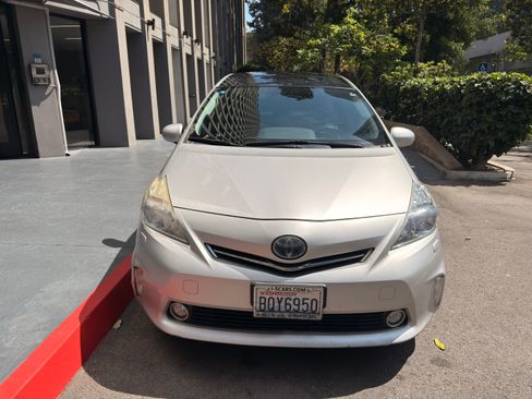 Used 2013 Toyota Prius V Five image 20