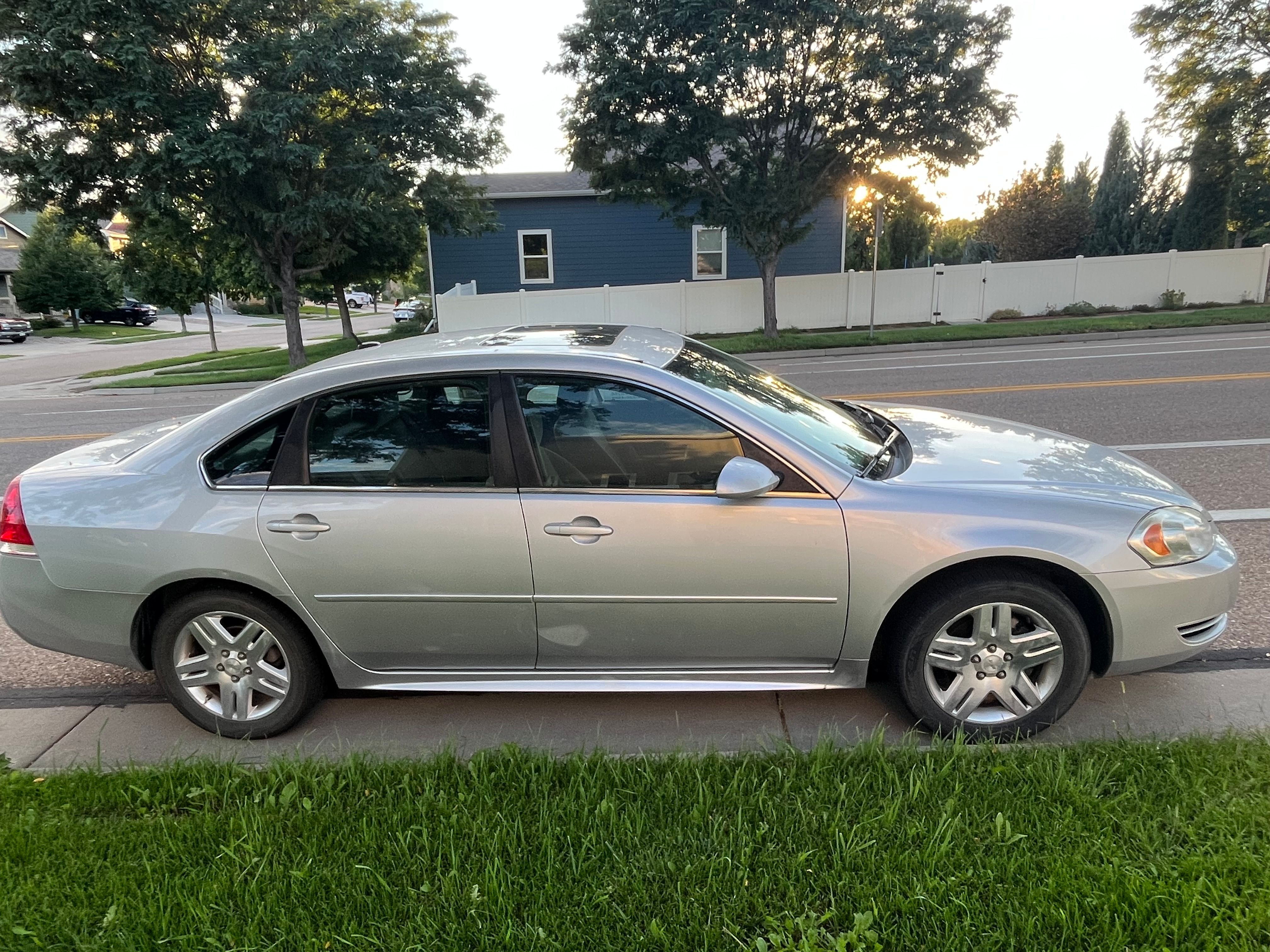 Used 2014 Chevrolet Impala LT w/ LT Sunroof Package FWD image 2