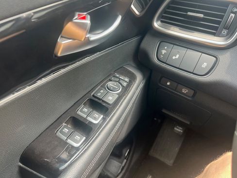 Used 2018 Kia Sorento EX image 18