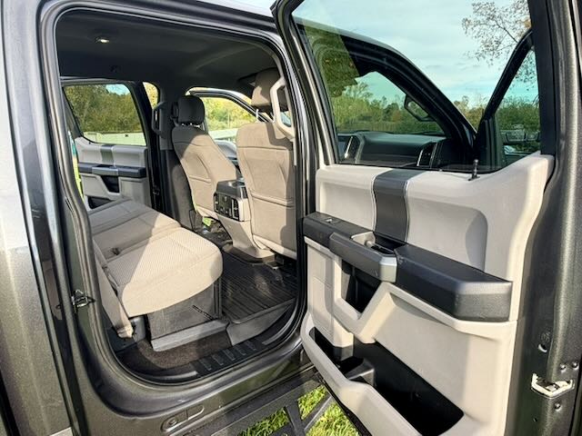 Used 2017 Ford F250 XLT w/ XLT Premium Package AWD/4WD image 14