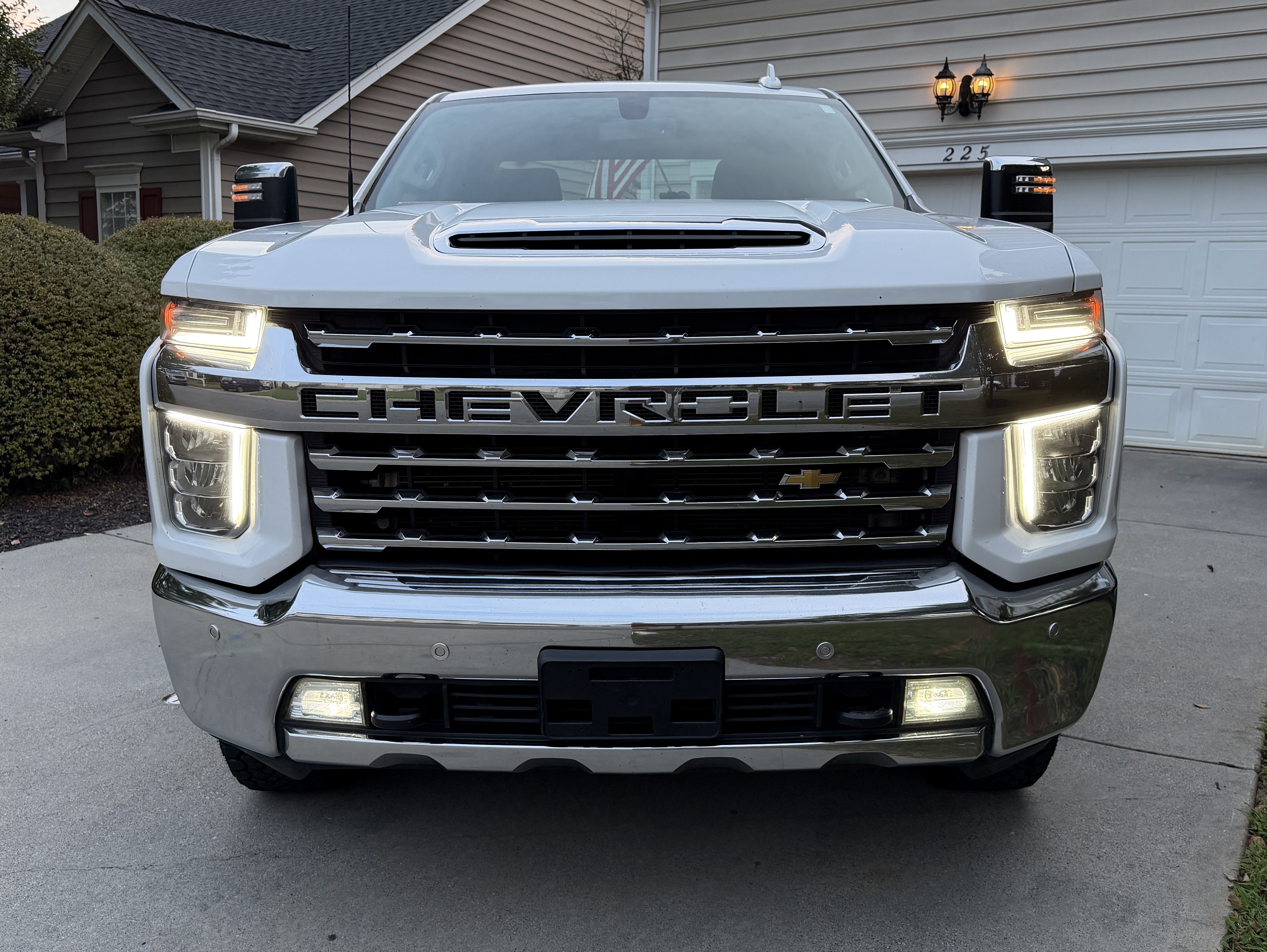 Used 2022 Chevrolet Silverado 2500 LTZ w/ Safety Package AWD/4WD image 2
