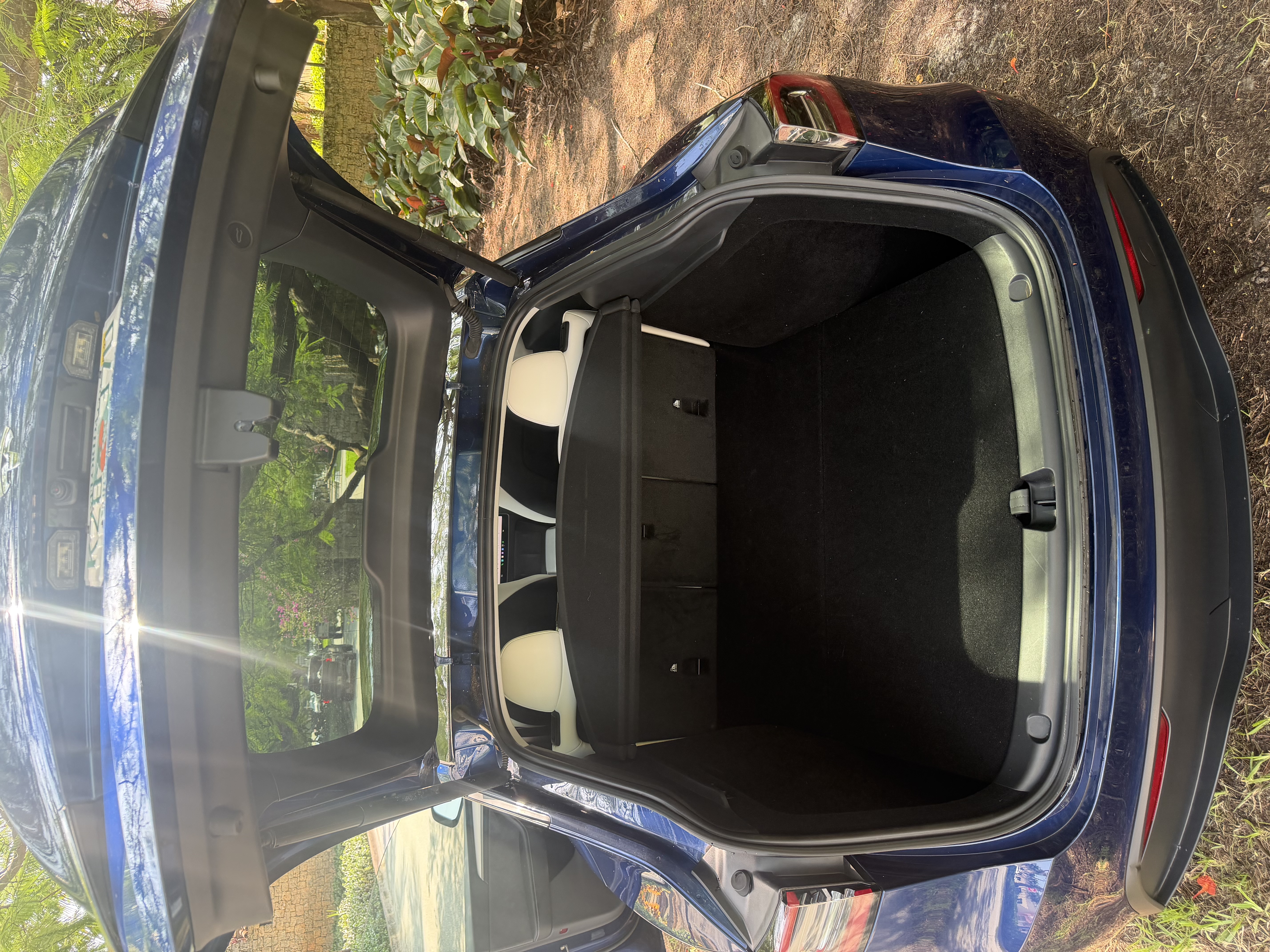 Used 2024 Tesla Model Y Long Range RWD image 12