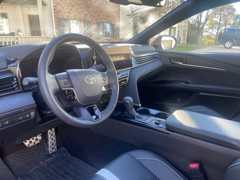 Used 2025 Toyota Camry SE w/ Multimedia Upgrade Package image 4