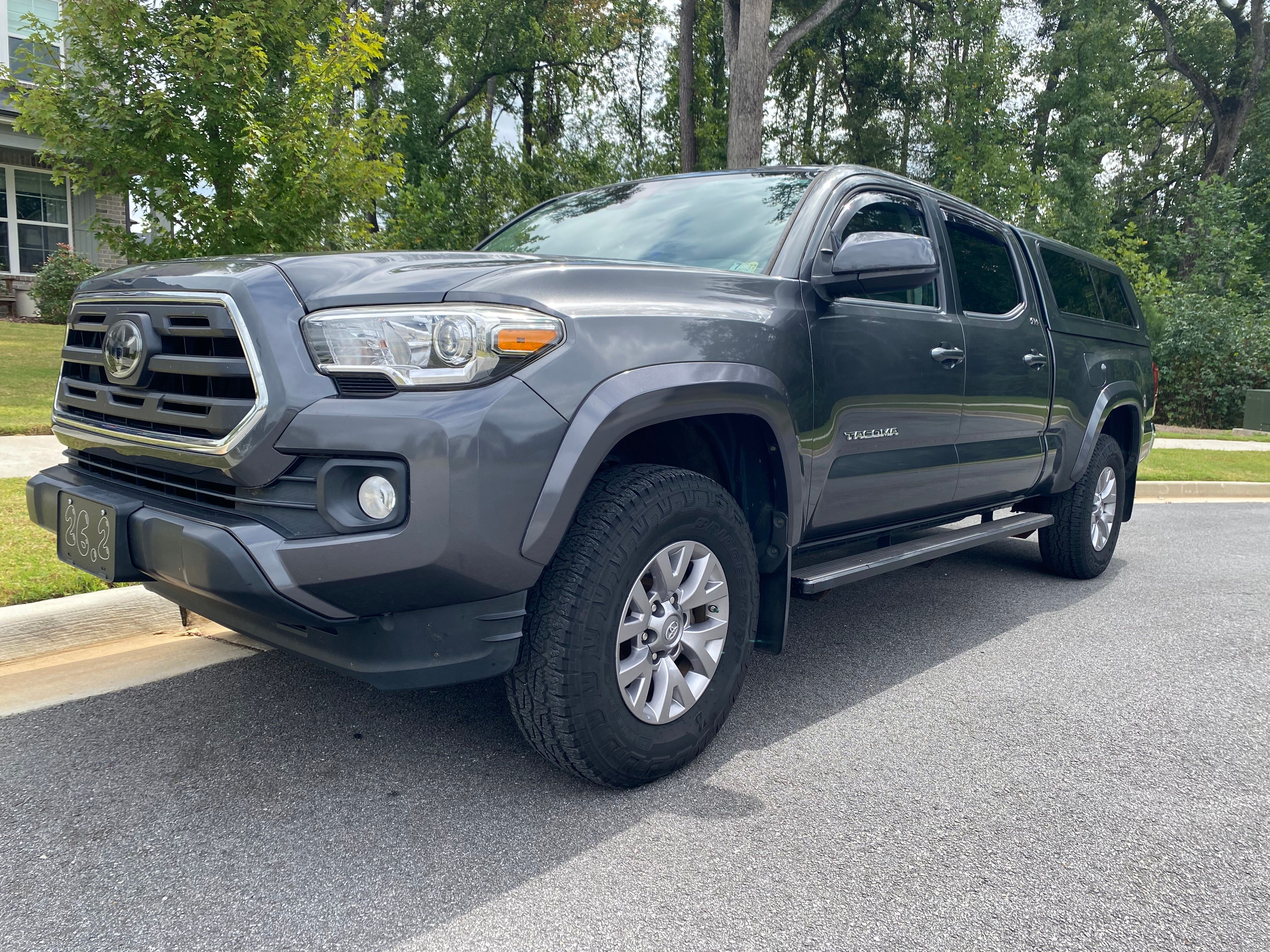 Used 2018 Toyota Tacoma SR5 AWD/4WD image 8