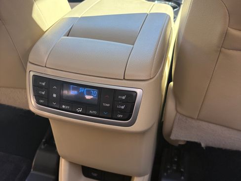 Used 2018 Toyota Highlander Limited Platinum image 22