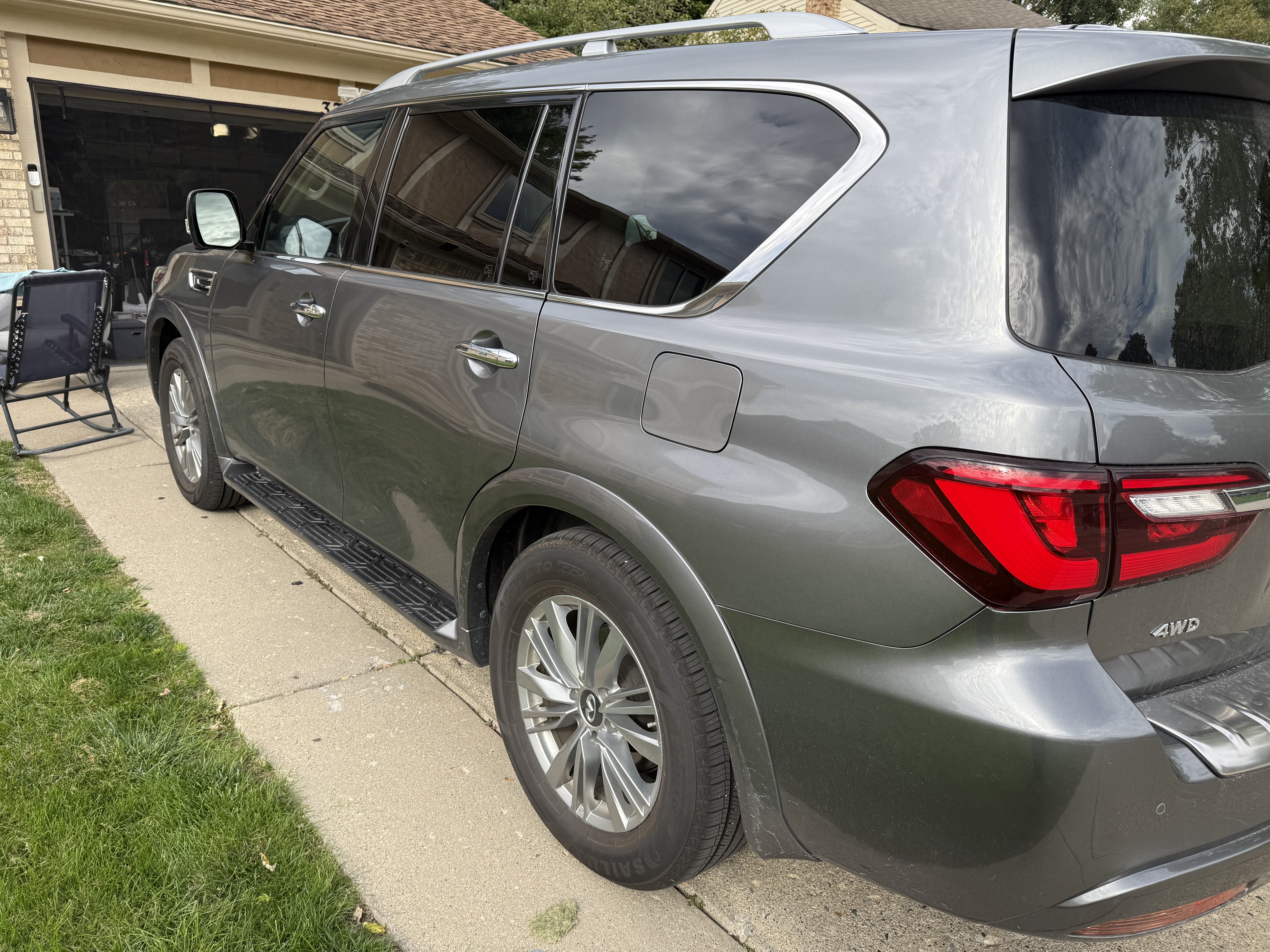 Used 2021 INFINITI QX80 Luxe w/ All-Season Package AWD/4WD image 17