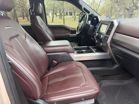 Used 2017 Ford F250 Platinum w/ Platinum Ultimate Package image 4
