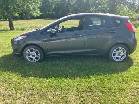 Used 2015 Ford Fiesta SE FWD image 2