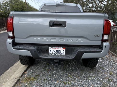 Used 2019 Toyota Tacoma TRD Off-Road w/ TRD Premium Off Road Package image 9