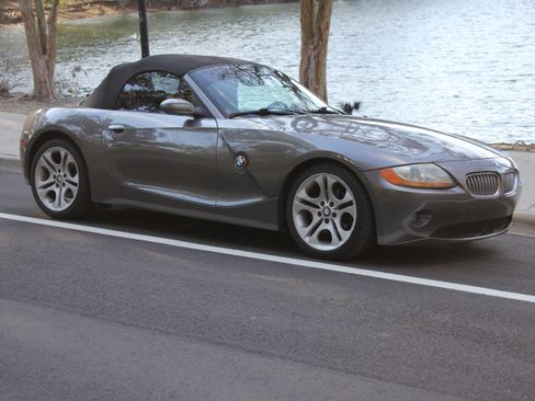 Used 2003 BMW Z4 3.0i image 2