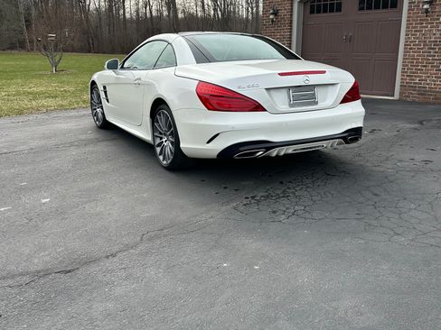 Used 2018 Mercedes-Benz SL 550 image 1