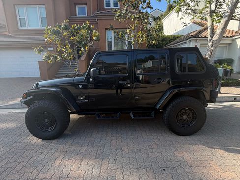 Used 2008 Jeep Wrangler Unlimited Sahara w/ Dual Top Group AWD/4WD image 2