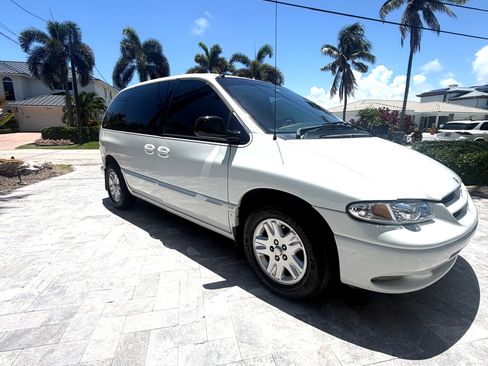 Used 1996 Dodge Caravan ES FWD image 5
