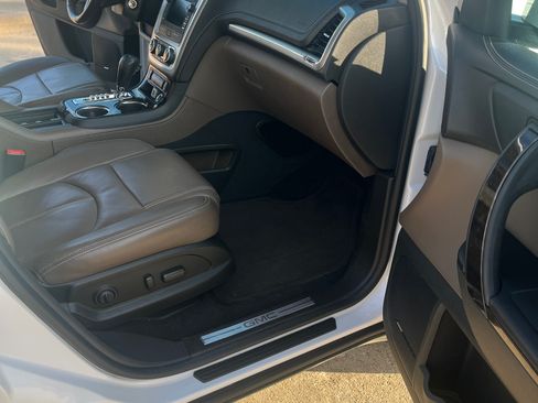 Used 2016 GMC Acadia SLT image 11