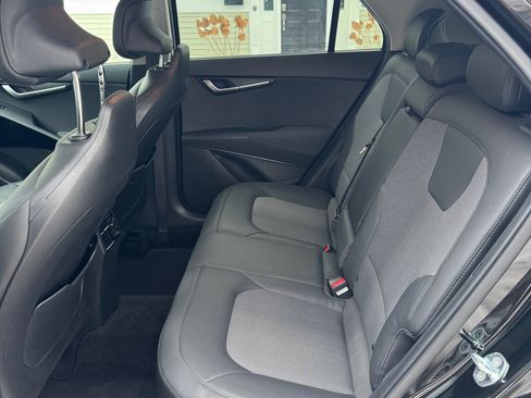 Used 2023 Kia Niro EX image 8