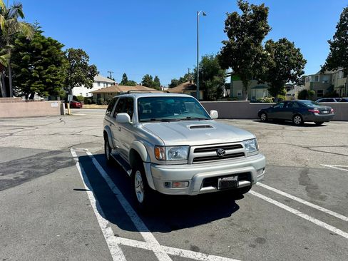 Used 2000 Toyota 4Runner SR5 RWD image 5