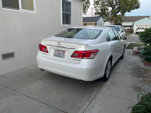 Used 2010 Lexus ES 350 image 2