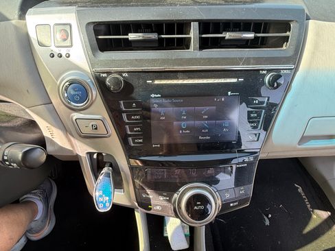 Used 2016 Toyota Prius V Three FWD image 6