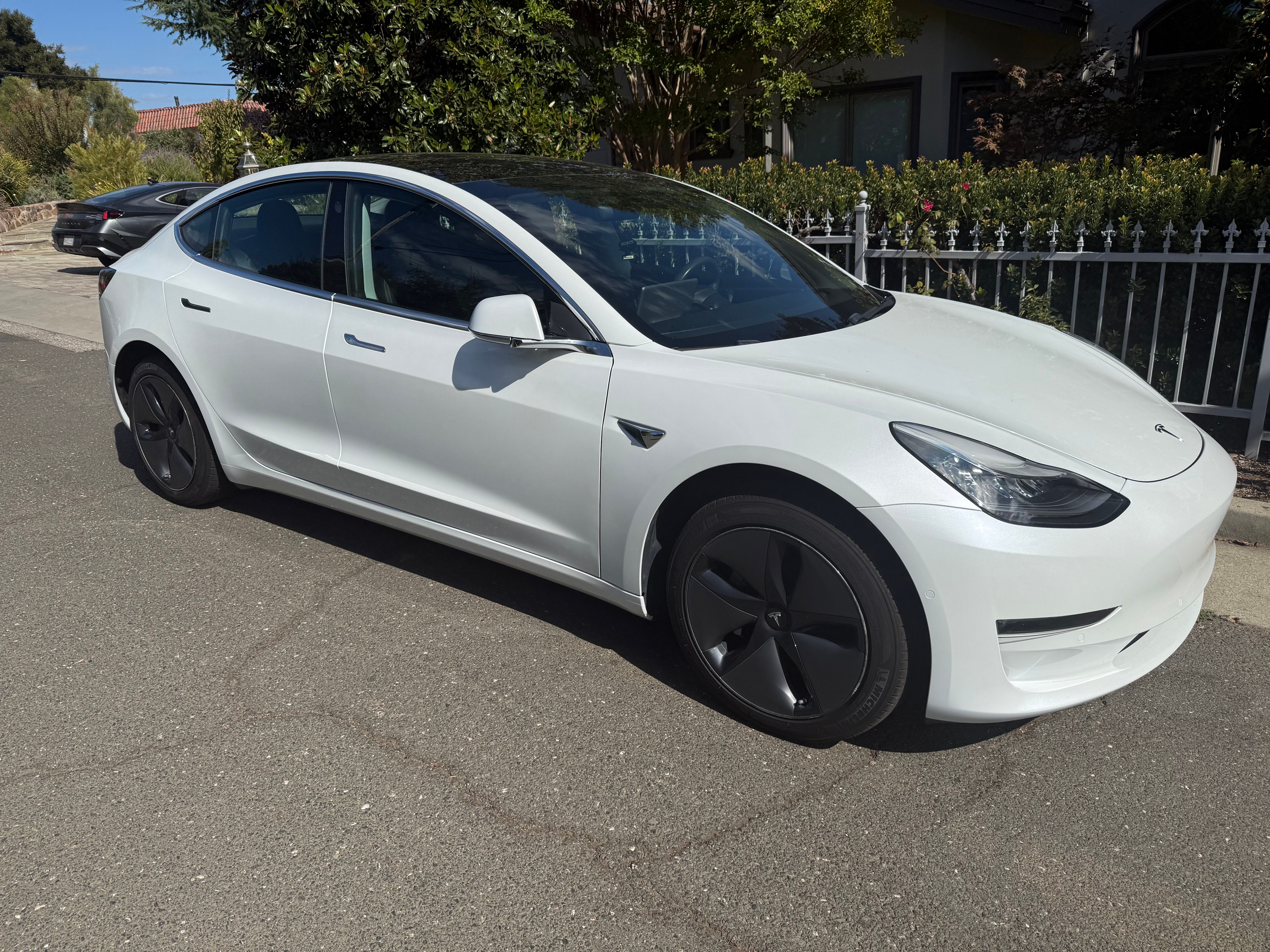 Used 2018 Tesla Model 3 Mid Range RWD image 2
