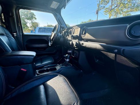 Used 2021 Jeep Gladiator Sport image 16