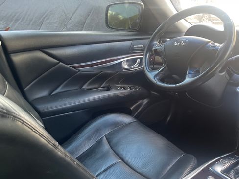 Used 2011 INFINITI M37 w/ Premium Pkg image 2