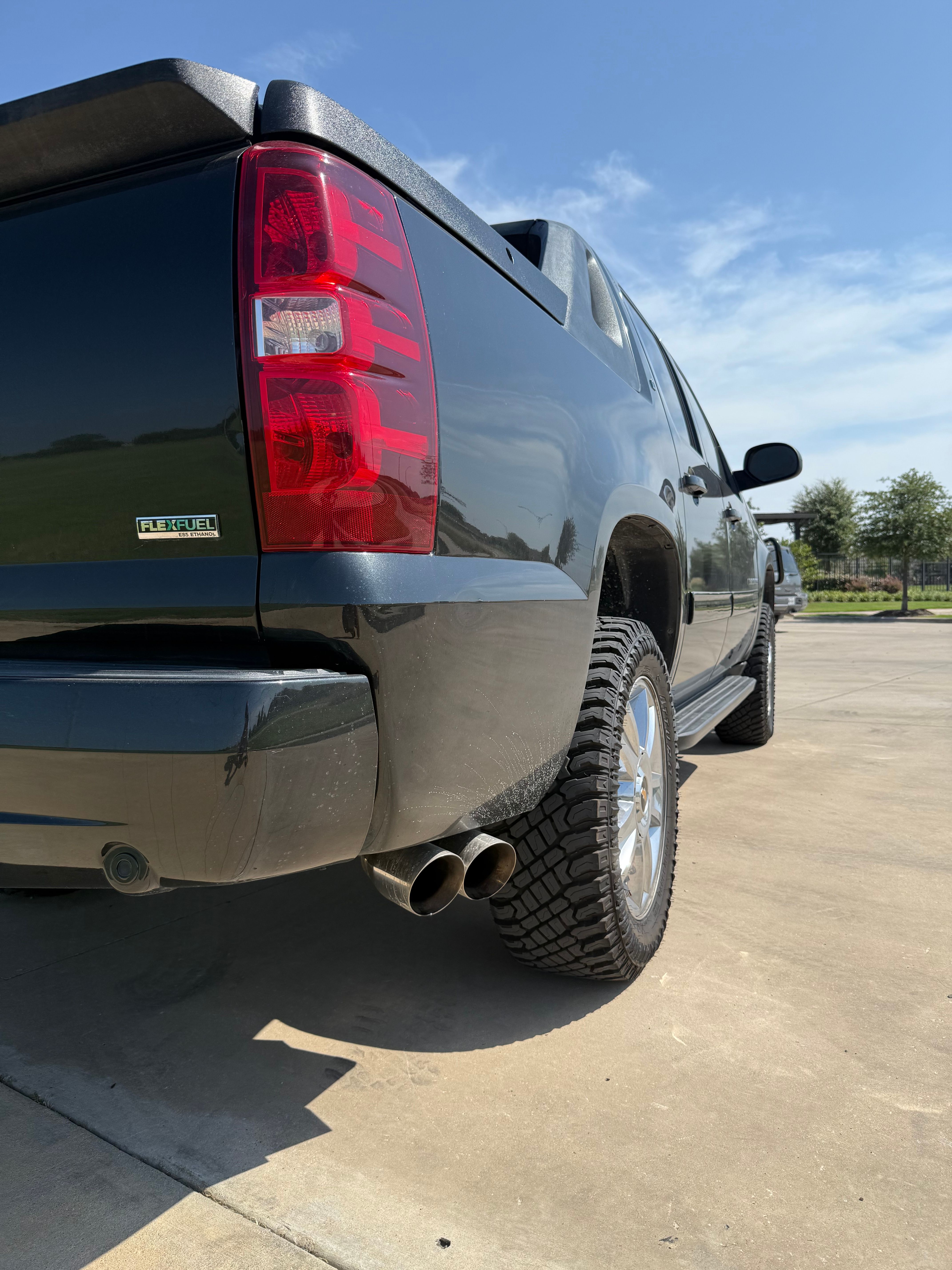 Used 2010 Chevrolet Avalanche LT w/ Luxury Package AWD/4WD image 10