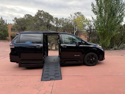 Used 2020 Toyota Sienna SE Premium